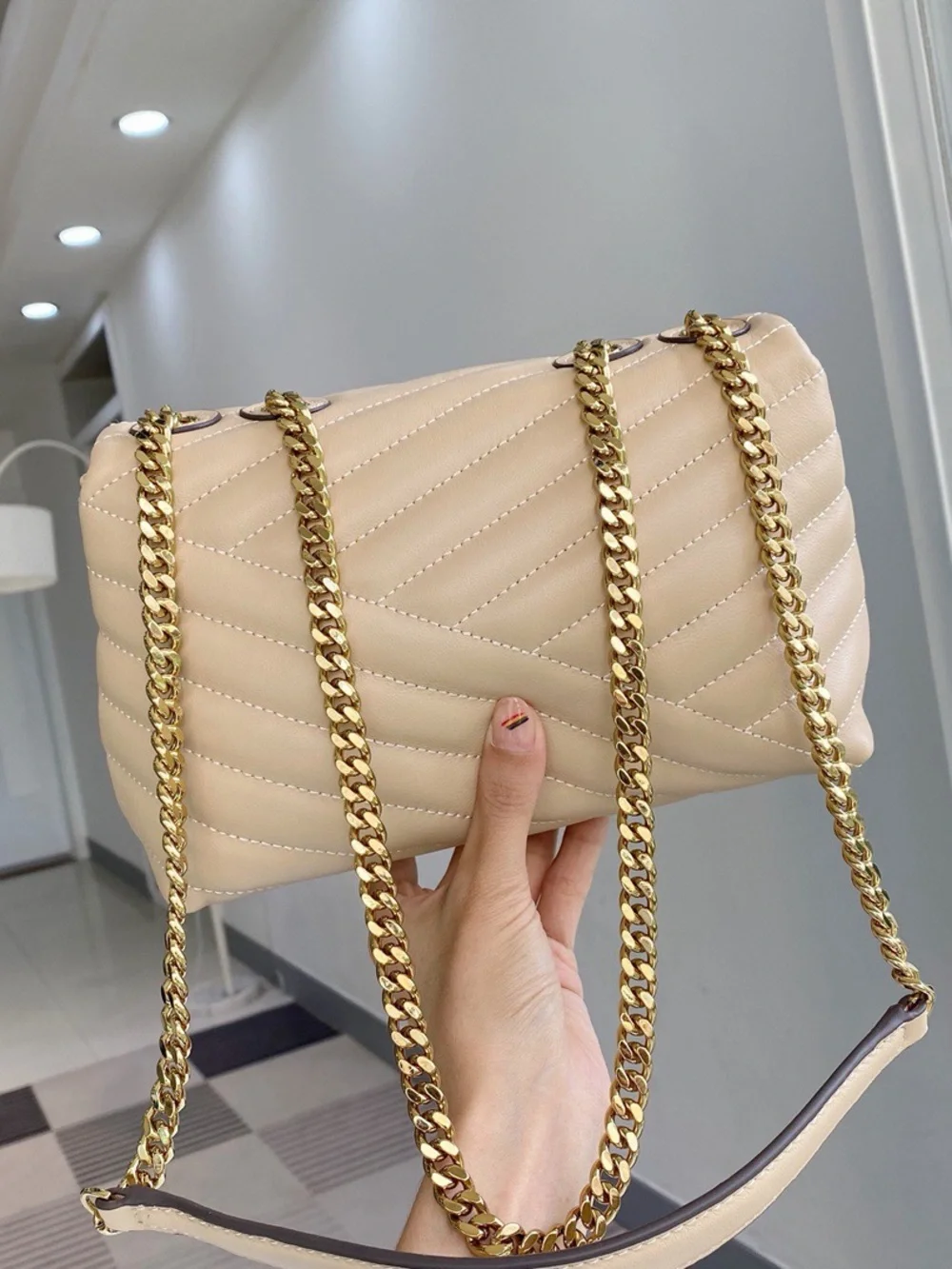 Tory Burch Quilted Shoulder Bag in Beige with Gold Chain